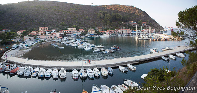 Le port de Capraia