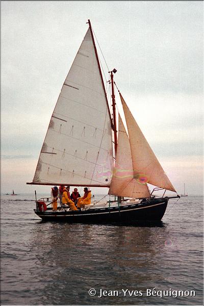 1984 cotre des glenans 02.jpg