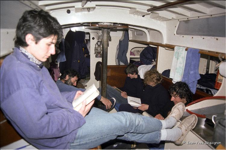 1985 Glenan intéireurs lecture.jpg