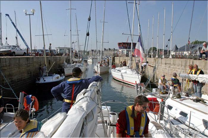 Sun Fast 37_3 ecluse de Paimpol.jpg