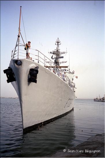 1987_aviso escorteur cdt Bory_appareillage Djibouti.jpg