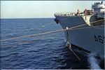 1987_aviso escorteur cdt Bory_ravitaillement avec le BAP JULES VERNE_2.jpg