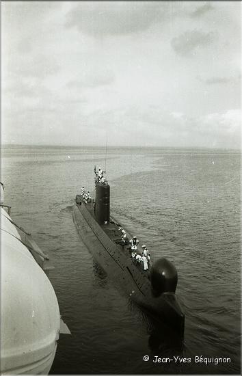 1982 sous-marin Vénus accostage a couple du Rhone_ Djibouti_1.jpg