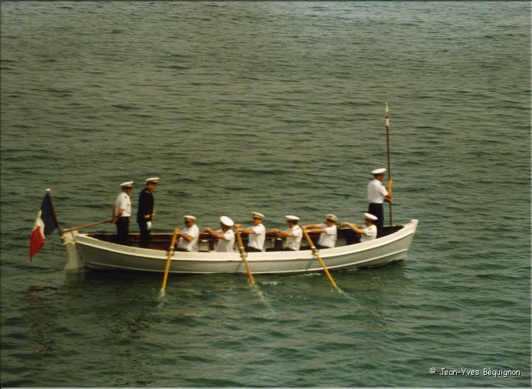 1991_Colbert_derniers jours 4_ le commandant quitte le bord_CV de Kersauson.jpg