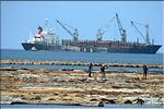 Gabon_Port Gentil_flottage et chargement de bois.jpg