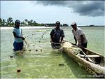 Gabon_Port Gentil_pirogue de peche_1.jpg